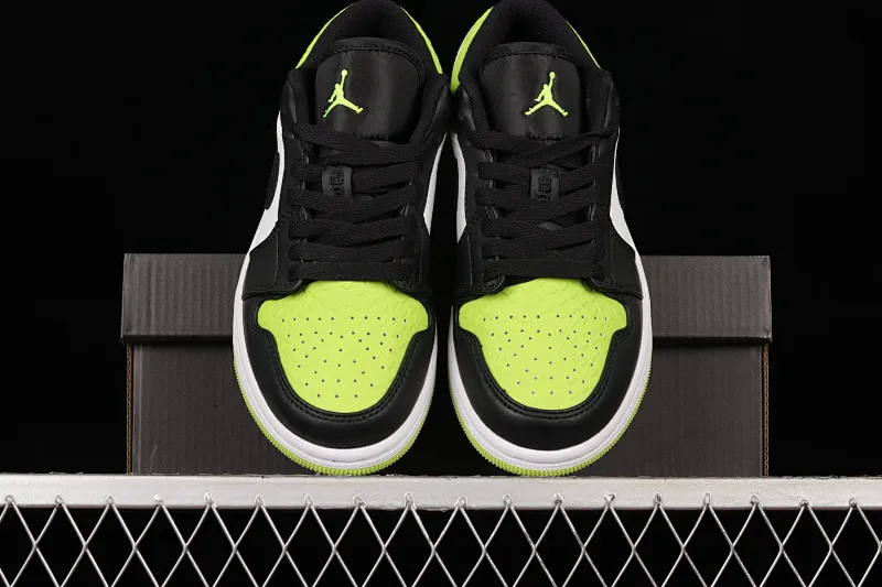 All categories Air Jordan Jordan series basketball shoes Air Jordan 1 Low Z version Air Jordan 1 Low AJ1 Joe 1 Green Snake Low-top cultural basketball shoes DX4446-301